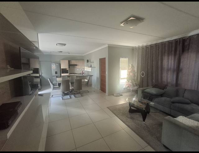 3 BEDROOM FREEHOLD FOR SALE IN RUA VISTA
